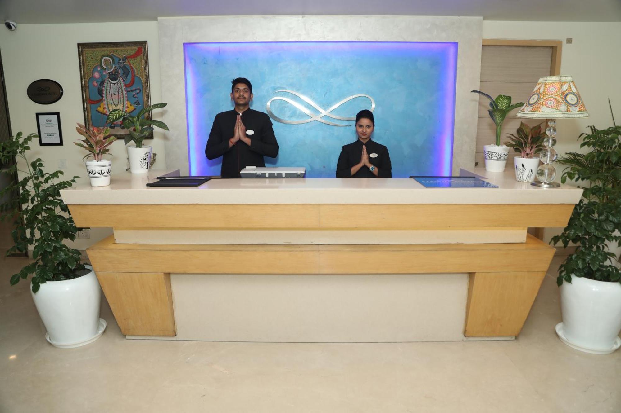 Sarovar Portico Naraina, Hotel Neu-Delhi Exterior foto