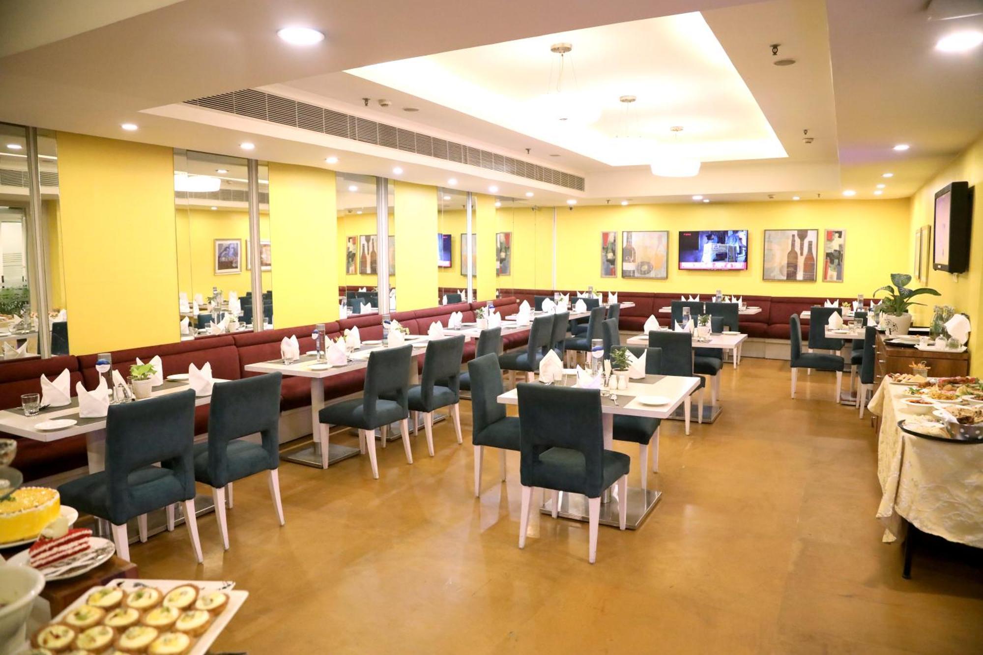 Sarovar Portico Naraina, Hotel Neu-Delhi Exterior foto